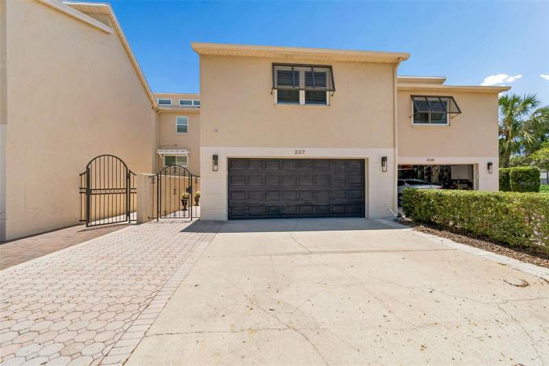 4 bedroom Townhouse at 487 Pinellas Bayway #207, Bridgewater Twnhms, St Petersburg — photo 2