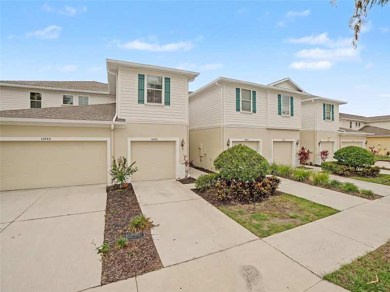 3 bedroom Townhouse at 10942 Verawood Drive, Lucaya Lake Club, Riverview — photo 1