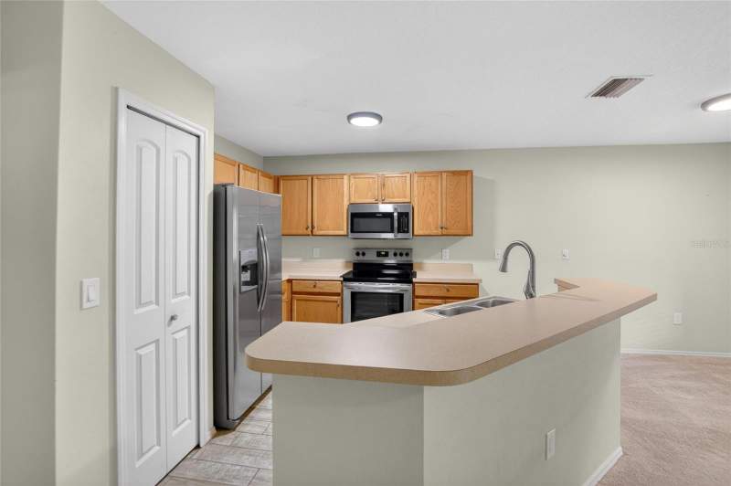 3 bedroom Townhouse at 2605 Oleander Lakes Drive, Edgewater At Lake Brandon, Brandon — photo 5