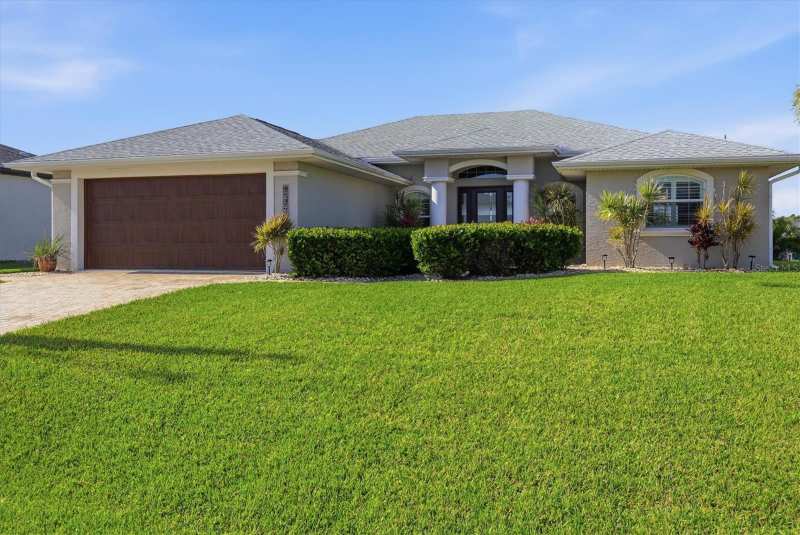 3 bedroom Single Family Residence at 15738 Applewhite Circle, Port Charlotte Sec 082, Port Charlotte — photo 1