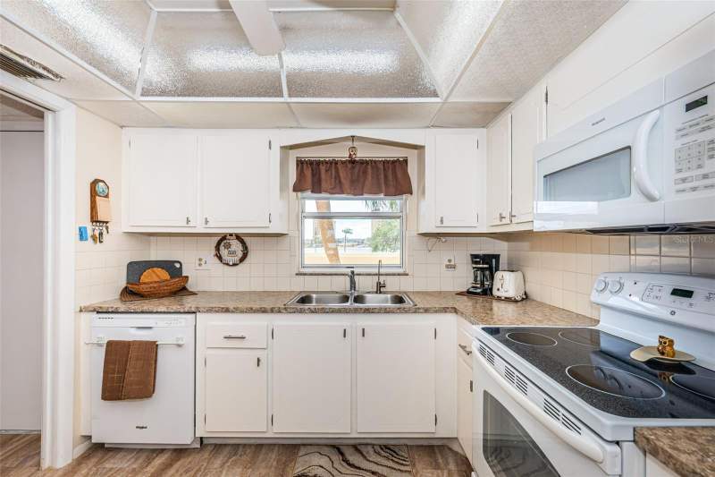 2 bedroom Condominium at 4725 Cove Circle #210, Columbia Towers Condo, St Petersburg — photo 2