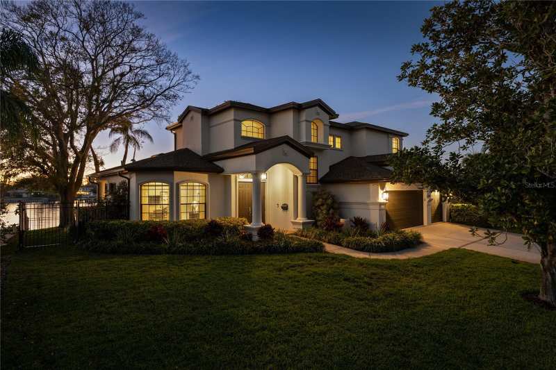 4 bedroom Single Family Residence at 3598 10th Street, North East Park Shores, St Petersburg — photo 1