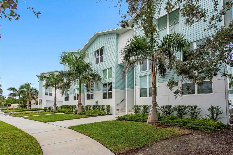 3 bedroom Townhouse at 3826 Pompano Drive, Coquina Key St Petersburg Twnhms, St Petersburg — photo 2