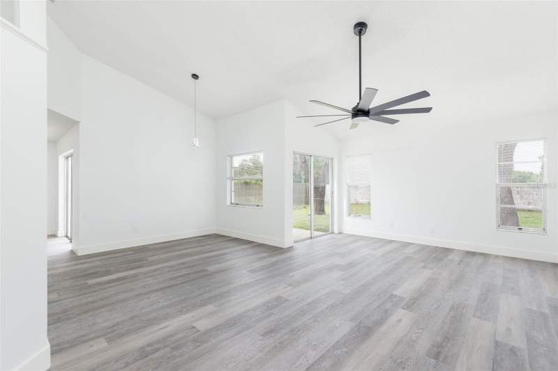 4 bedroom Single Family Residence at 12114 Fruitwood Drive, Boyette Spgs Sec B Un #1, Riverview — photo 5