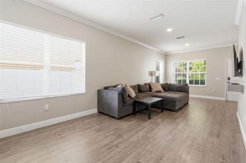 8836 Cameron Crest Drive, Tampa FL - photo 6 of 6