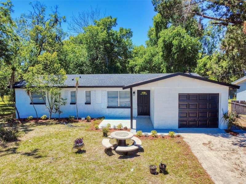 4 bedroom Single Family Residence at 410 Inwood Avenue, Sams In Lewis Homestead, New Smyrna Beach — photo 1