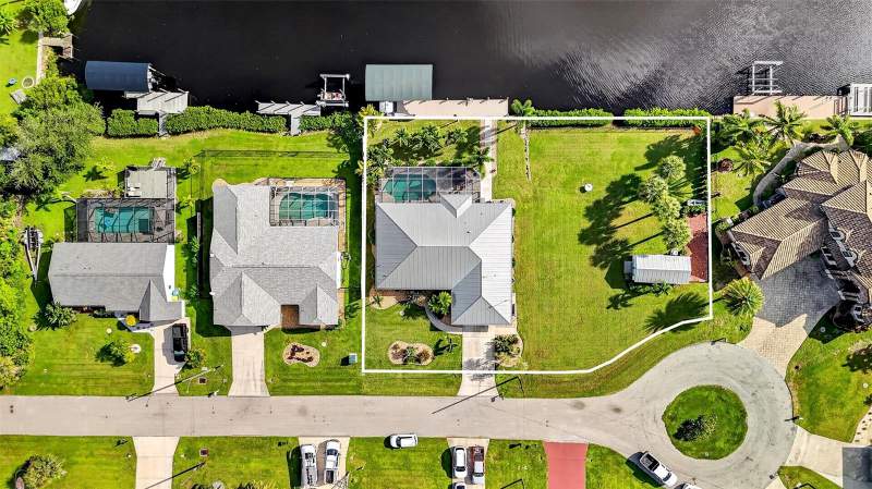 3 bedroom Single Family Residence at 19245 Palmdale Court, Port Charlotte Sec 079, Port Charlotte — photo 2