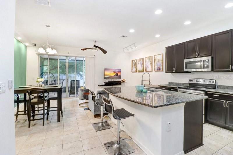3 bedroom Townhouse at 6982 Holly Heath Drive, Oak Creek, Riverview — photo 5