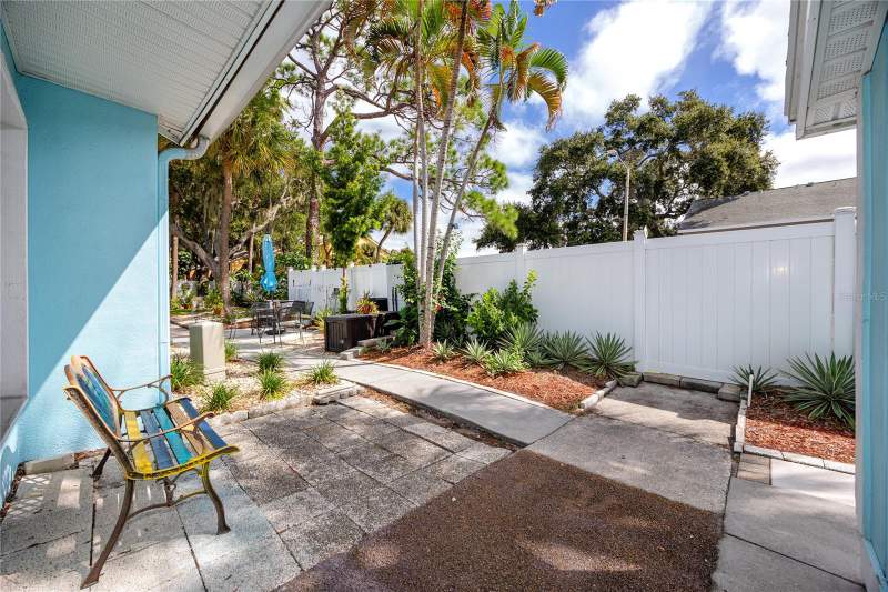 2 bedroom Townhouse at 3775 40th Lane #E, Bermuda Bay Beach Condo, St Petersburg — photo 2