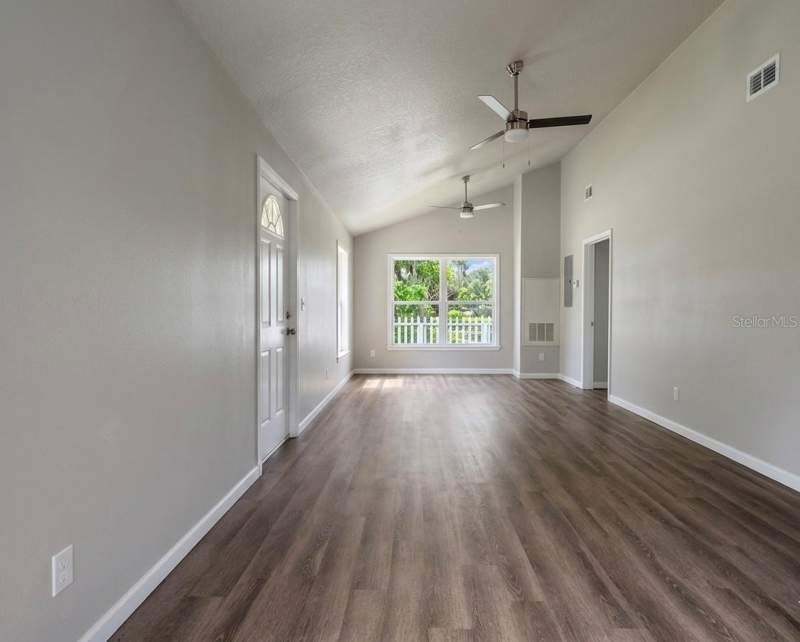 3 bedroom Single Family Residence at 357 N Main Avenue, Edge’S Second Addition To Groveland, Groveland — photo 4