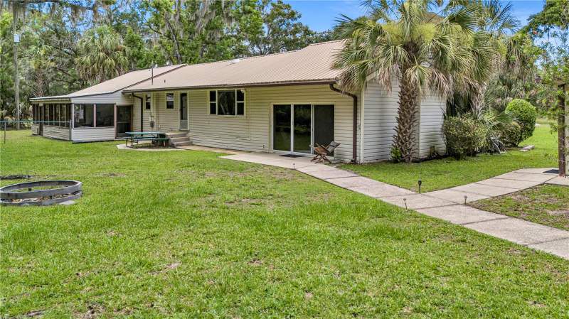 3 bedroom Single Family Residence at 22308 Blue Creek Lodge Road, Astor, Astor — photo 4