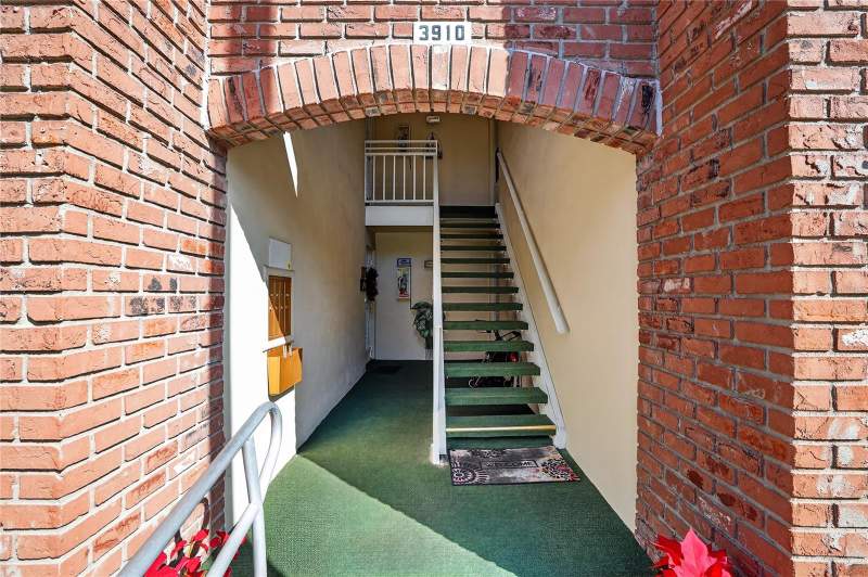 3 bedroom Condominium at 3910 37th Street #39, Patriot Square Apts, St Petersburg — photo 3