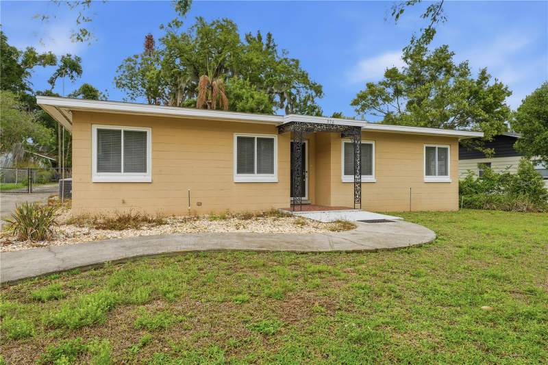 2 bedroom Single Family Residence at 126 E MAGNOLIA AVENUE, HOWEY EMERY HEIGHTS, HOWEY IN THE HILLS — photo 3