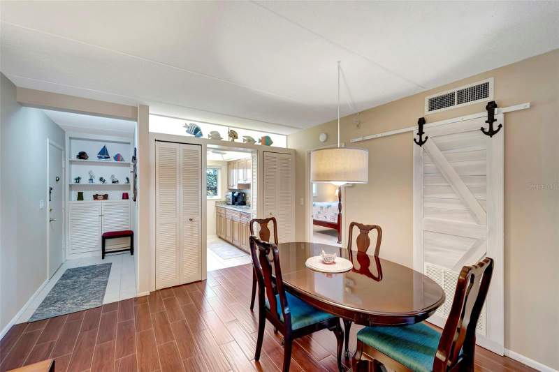2 bedroom Condominium at 649 Tamiami Trail #107, Country Club Apts, Venice — photo 4
