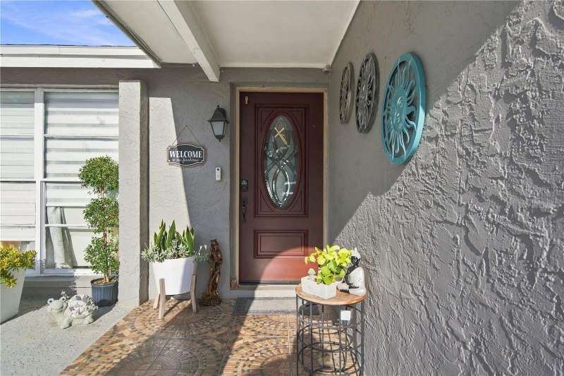 3 bedroom Single Family Residence at 9610 Shalimar Court, Timberlane Sub Unit 8B, Tampa — photo 5