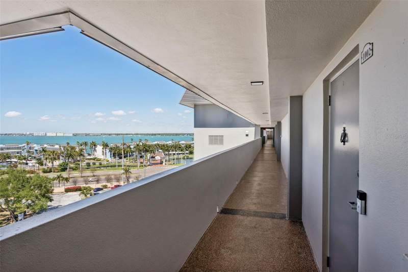 2 bedroom Condominium at 5130 Brittany Drive #1002, Bayway Isles Point Brittany Three, St Petersburg — photo 3