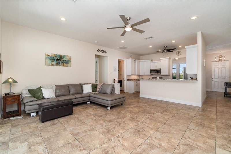 3 bedroom Single Family Residence at 3137 SE 8th Avenue, Cape Coral, Cape Coral — photo 5