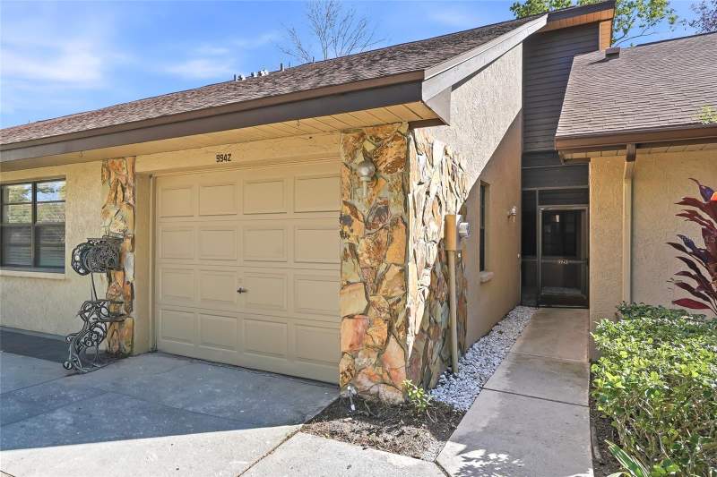 3 bedroom Villa at 9942 LAKE SEMINOLE DRIVE, LAKE SEMINOLE VILLAGE, LARGO — photo 2