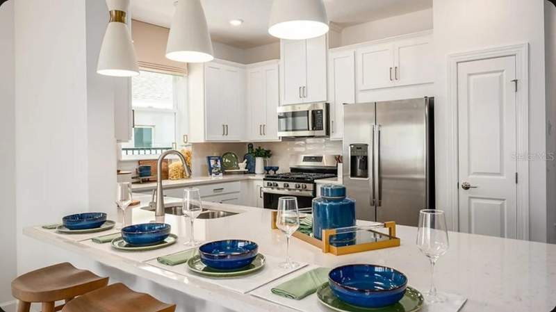 2 bedroom Villa at 11275 Silver Trumpet Loop, Esplanade At McKinnon Groves, Winter Garden — photo 2