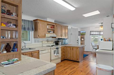 5181 Forest Glenn Drive, Spring Hill FL - photo 9 of 42
