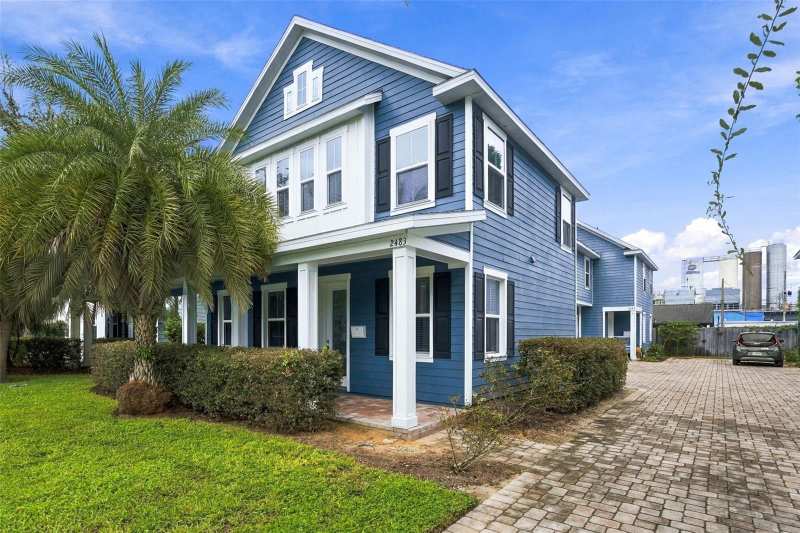 3 bedroom Townhouse at 2483 E Jefferson Street, Woodlawn Park Add, Orlando — photo 1