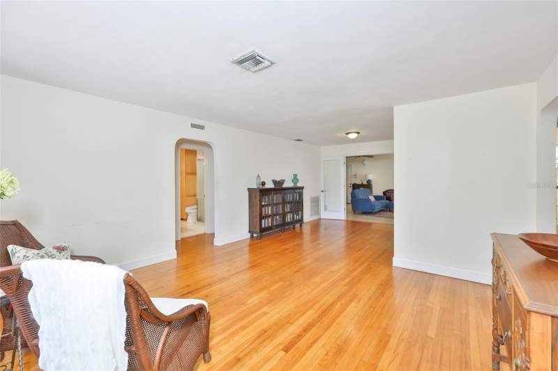 3 bedroom Single Family Residence at 7508 4TH AVENUE, DAVISTA REV MAP OF, ST PETERSBURG — photo 4