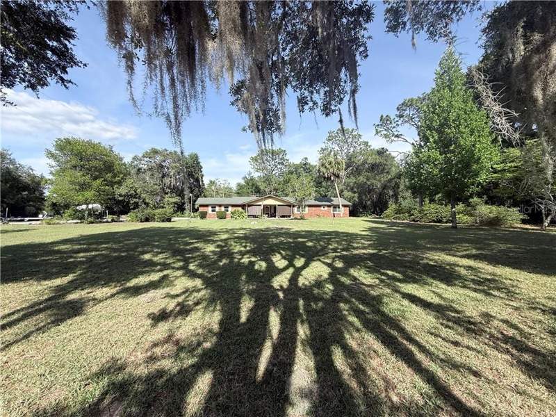5 bedroom Single Family Residence at 19551 SE 115th Avenue, Inglis, Inglis — photo 4