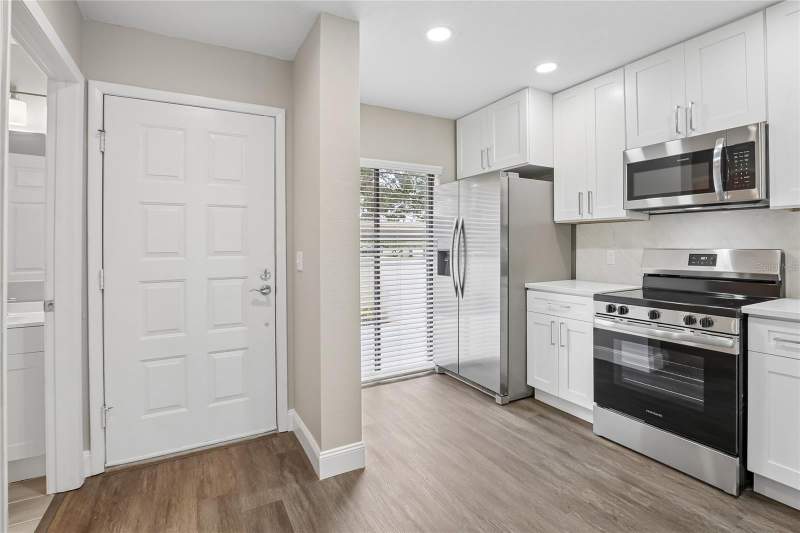 2 bedroom Townhouse at 717 Oak Park Place, Oak Park Twnhms, Brandon — photo 5