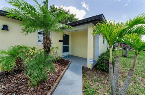 4946 Blue Heron Drive, New Port Richey FL - photo 7 of 87