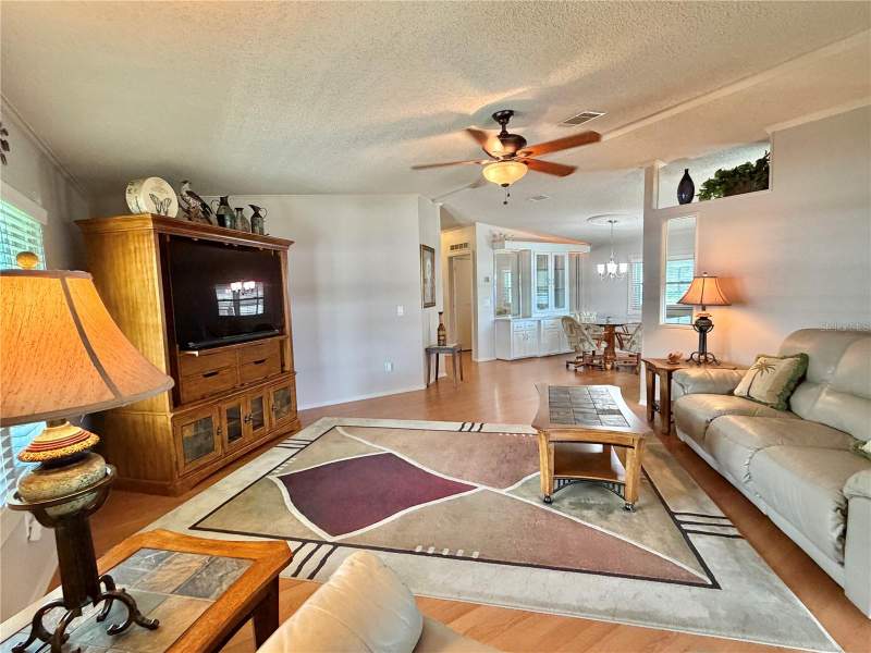 2 bedroom Manufactured Home at 303 Hawthorne Boulevard, Hawthorne At Leesburg A Coop, Leesburg — photo 3
