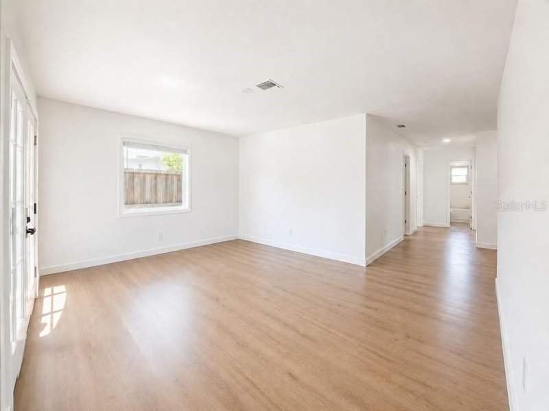 3 bedroom Single Family Residence at 1834 New Hampshire Avenue, Shoreacres Center, St Petersburg — photo 3