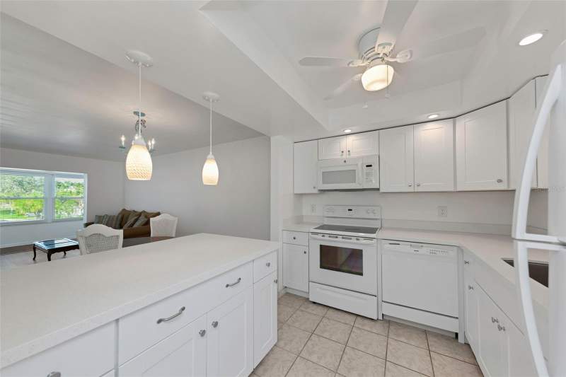 1 bedroom Condominium at 5020 BRITTANY DRIVE #224, BAYWAY ISLES POINT BRITTANY ONE, ST PETERSBURG — photo 5
