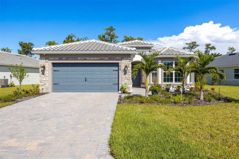 3 bedroom Single Family Residence at 7629 Paradise Tree Drive, Del Webb Oak Crk Ph 2, North Fort Myers — photo 1