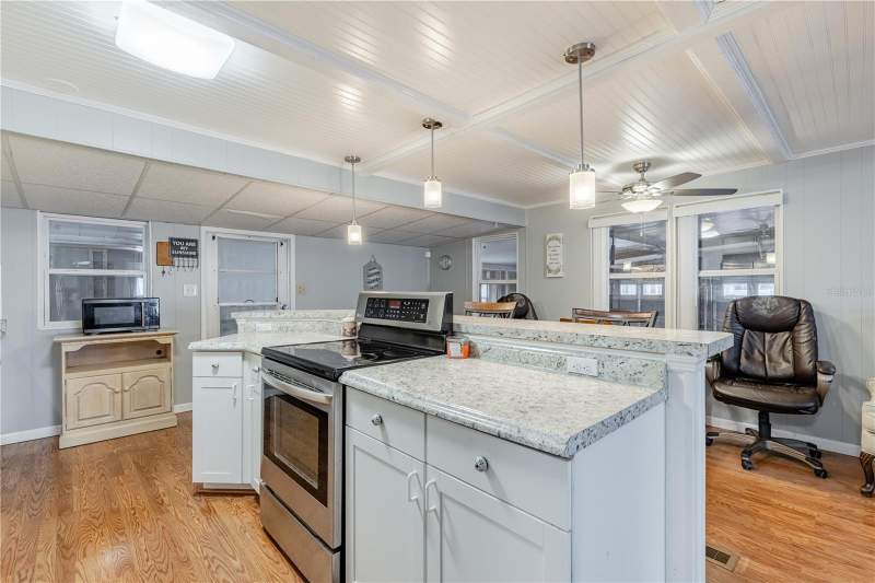 2 bedroom Mobile Home at 1030 Capella Drive, Tavares Lake Frances Estates, Tavares — photo 4
