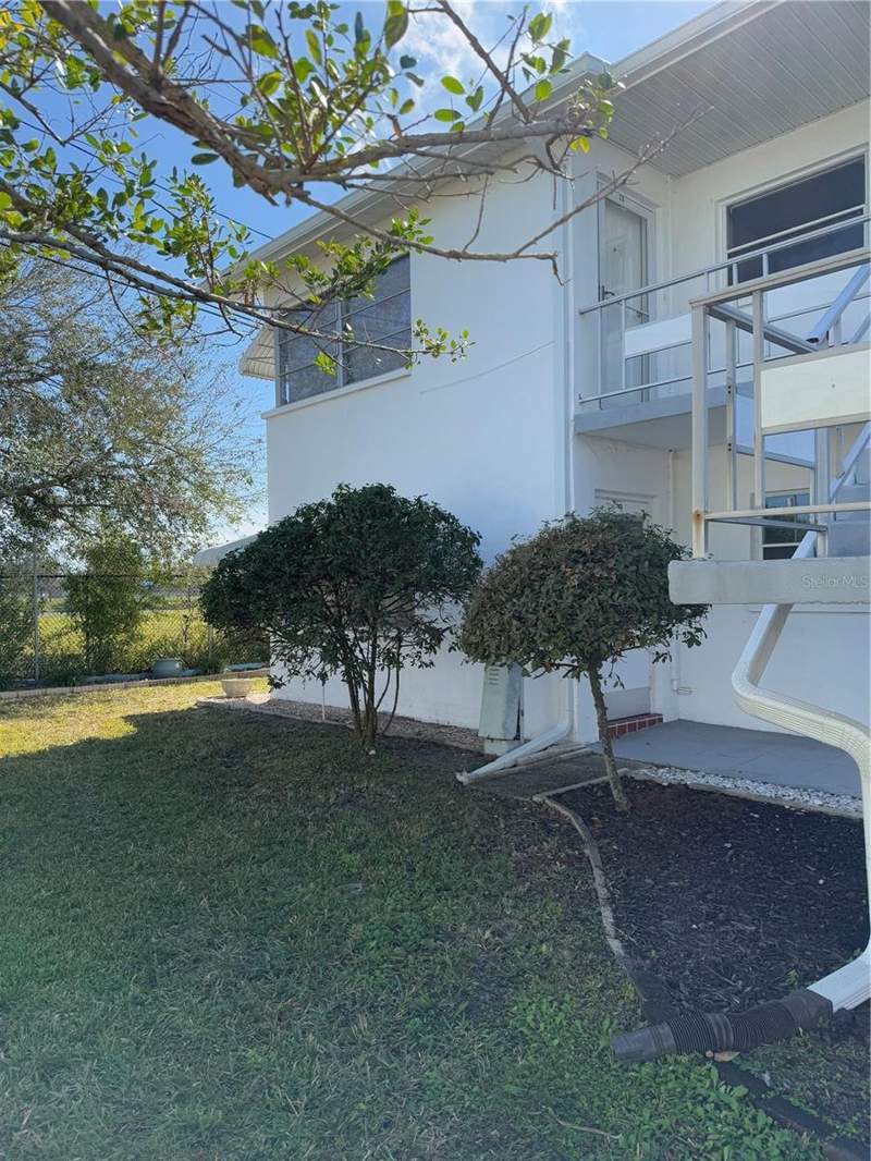 2 bedroom Condominium at 5895 18th Street #9, Town Apts Condo, St Petersburg — photo 4