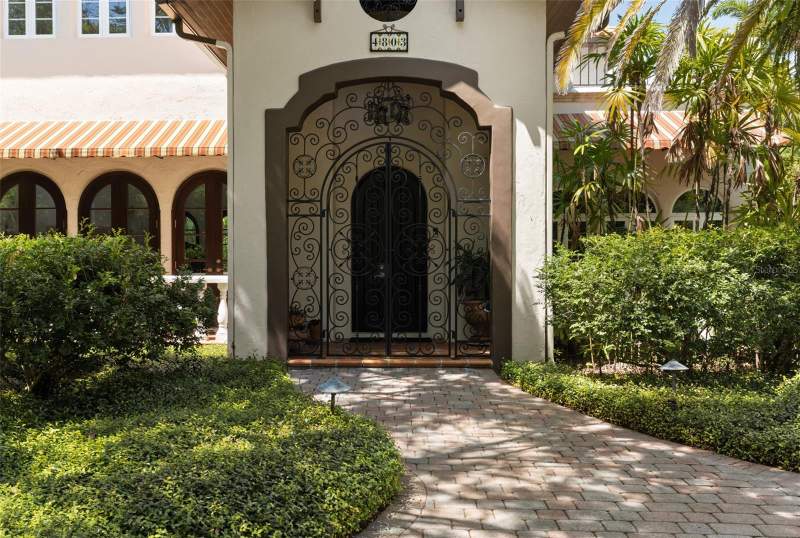 4 bedroom Single Family Residence at 4803 W Woodmere Road, Beach Park, Tampa — photo 2