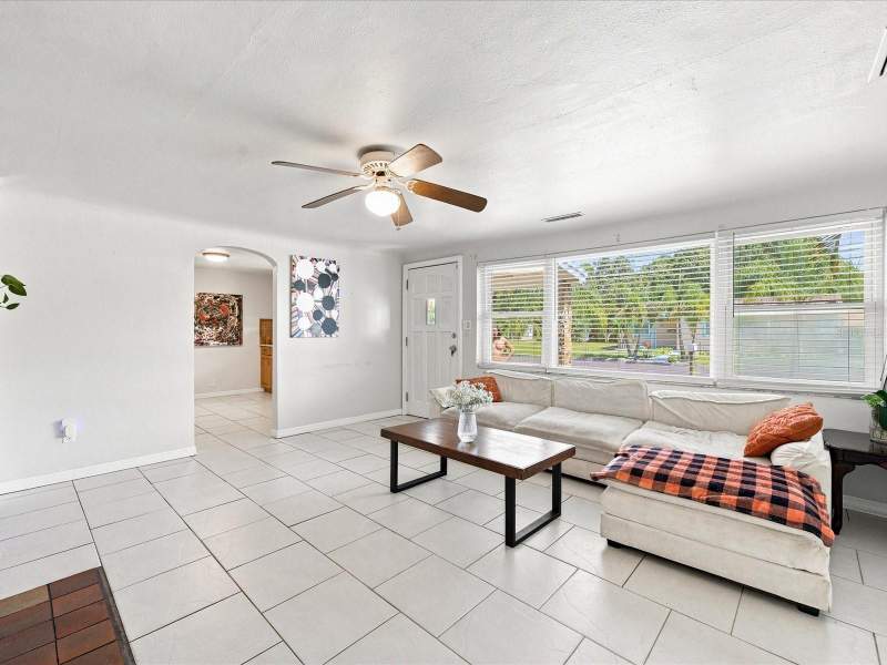 3 bedroom Single Family Residence at 1525 56th Street, Pasadena Gardens Gulfview Sec, Gulfport — photo 5