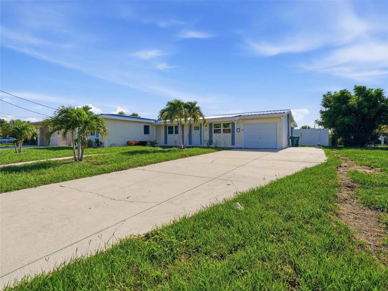 3 bedroom Single Family Residence at 181 Duxbury Avenue, Port Charlotte Sec 004, Port Charlotte — photo 5