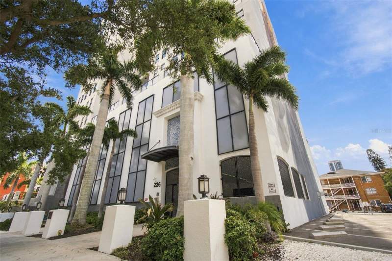 226 5TH AVENUE #M05 home for sale in Walker-Whitney Plaza Condos for Sale: Median $615K