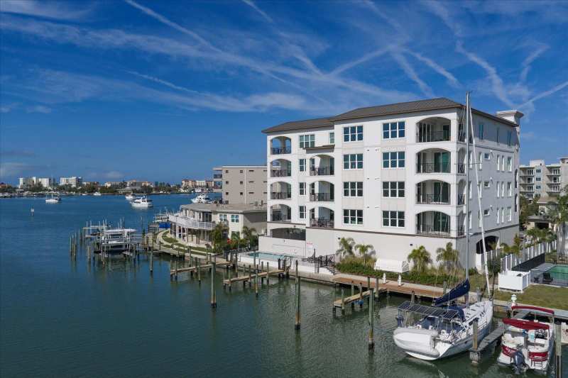 bedroom Dock-Rackominium at 211 Dolphin Point #5, La Brisa Del Mar Condo, Clearwater — photo 1