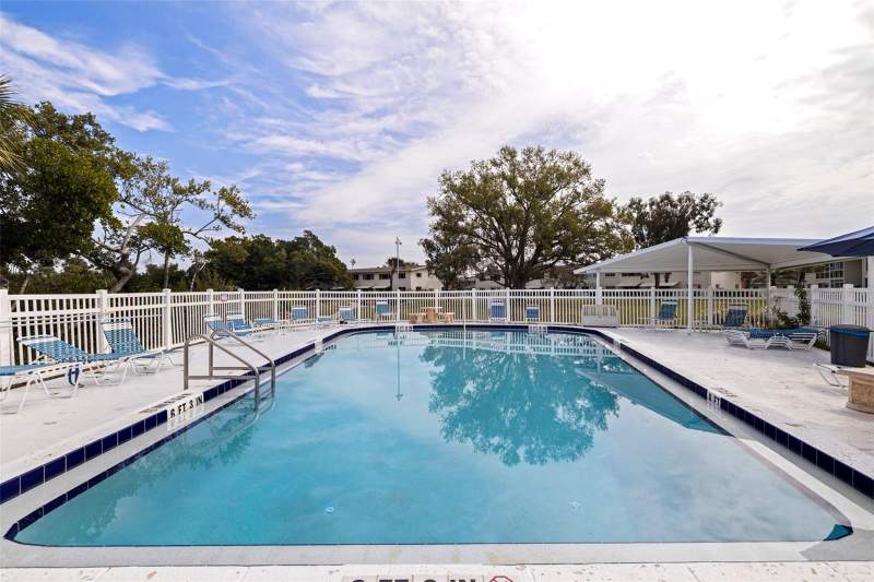 2 bedroom Condominium at 4480 Overlook Drive #12, Lake Overlook Apts, St Petersburg — photo 2