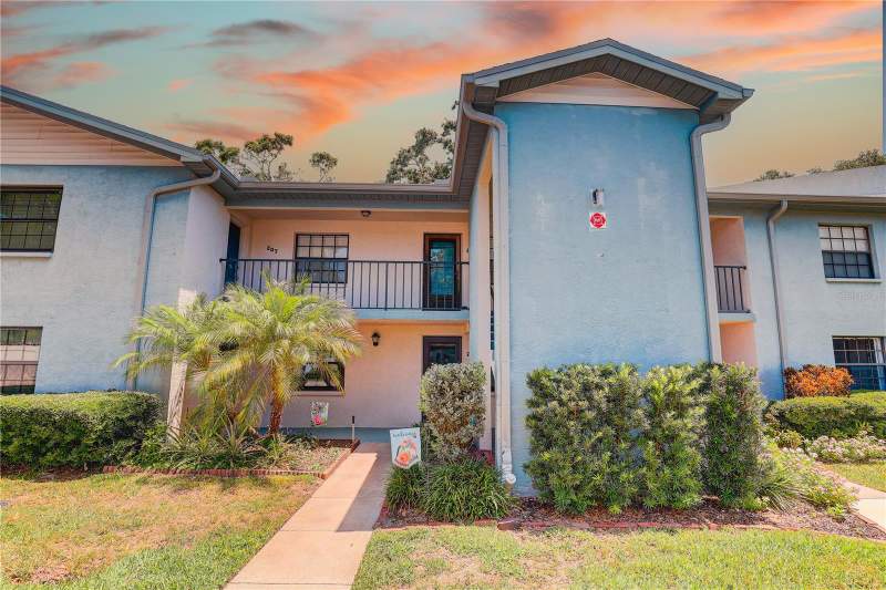 Oaks Of Seminole Condo
