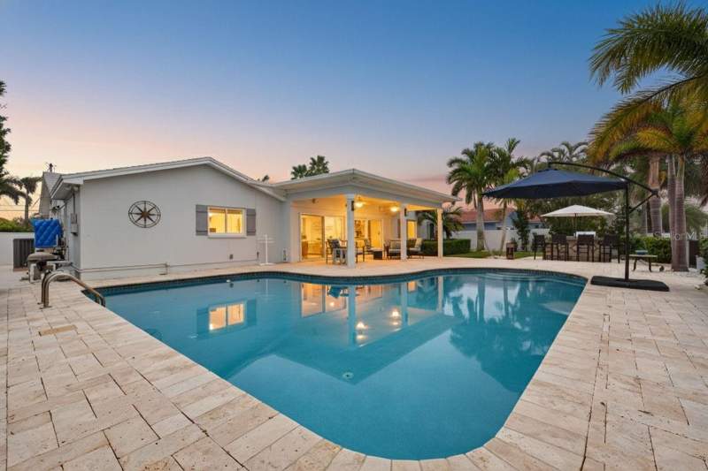 5 bedroom Single Family Residence at 136 WINDWARD ISLAND, ISLAND ESTATES OF CLEARWATER, CLEARWATER BEACH — photo 3