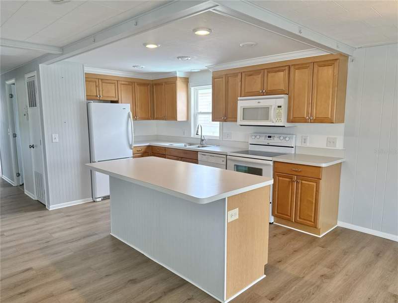 3 bedroom Mobile Home at 6806 Mount Quincy Drive #361, Mobel Americana Mobile Home Park Unrec, St Petersburg — photo 5