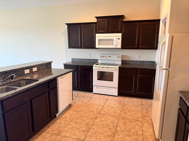 3 bedroom Townhouse at 26821 Bella Vista Drive, Bella Vista Sub, Howey In The Hills — photo 4