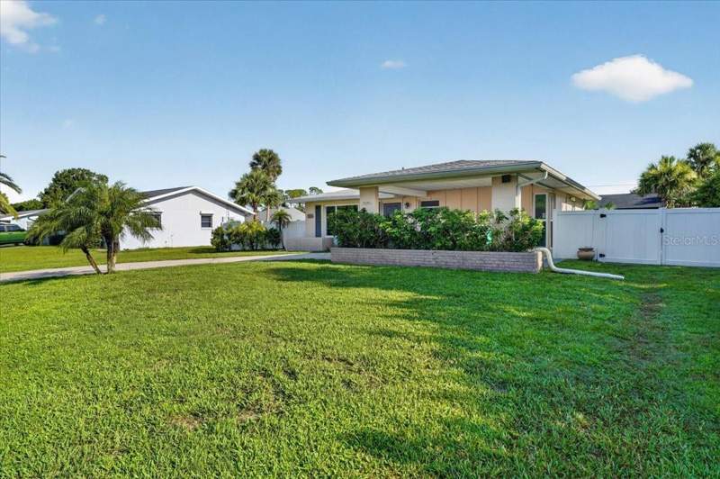 2 bedroom Single Family Residence at 20286 Benton Avenue, Port Charlotte Sec 018, Port Charlotte — photo 4