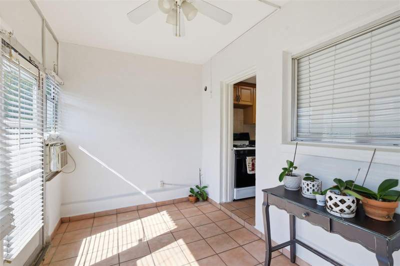 1 bedroom Condominium at 5876 21st Street #5, Town Apts Condo, St Petersburg — photo 4
