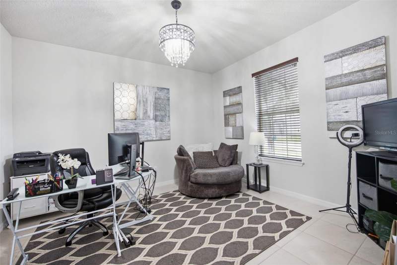 4 bedroom Single Family Residence at 19271 Mossy Pine Drive, K-Bar Ranch Prcl M, Tampa — photo 4