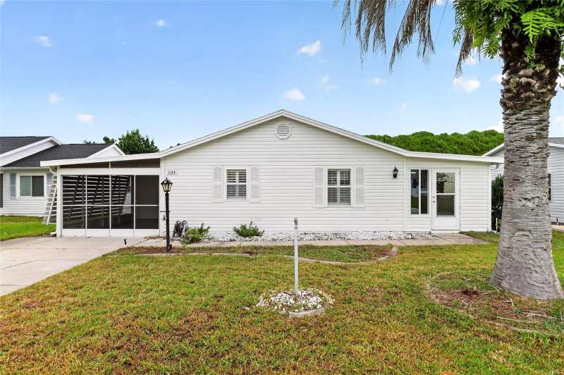 2 bedroom Single Family Residence at 1124 Del Toro Drive, Lady Lake Orange Blossom Gardens Unit 15, Lady Lake — photo 1