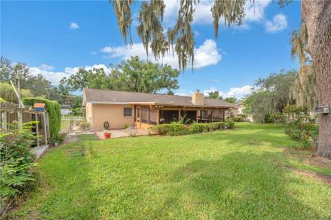 110 Ashbrook Drive, Brandon FL - photo 10 of 39